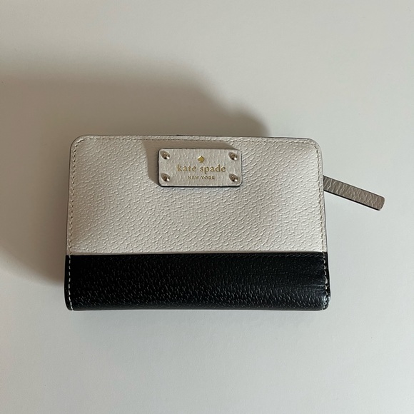 Kate Spade Wallet - Picture 1 of 4